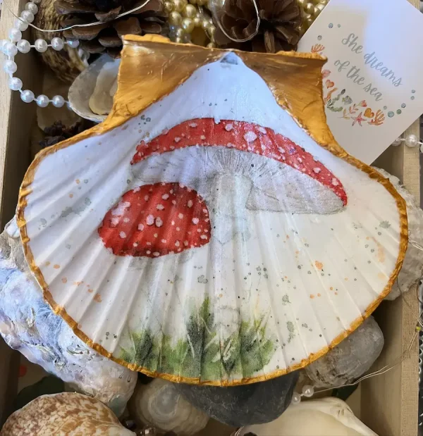 mushroom decoupage shell